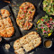 3 Banquete Familiar De Pizza De Pan Plano Con Rollos De Vainilla Y Canela